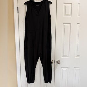 Chic Black Sleeveless Jumpsuit
